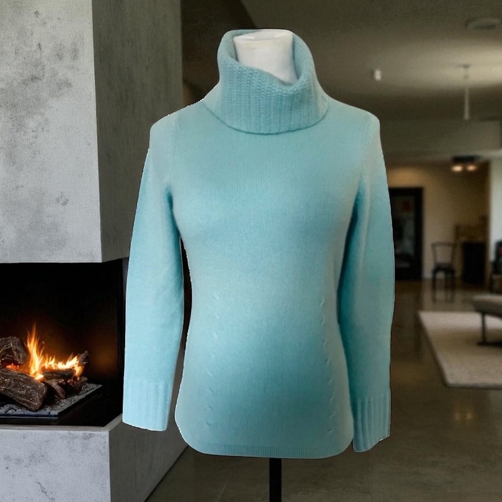 New! ANN TAYLOR BLUE CASHMERE TURTLENECK
